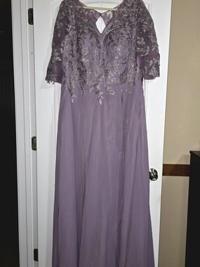 Lavender Lace Appliqué Evening Gown, Size 22 NWT
